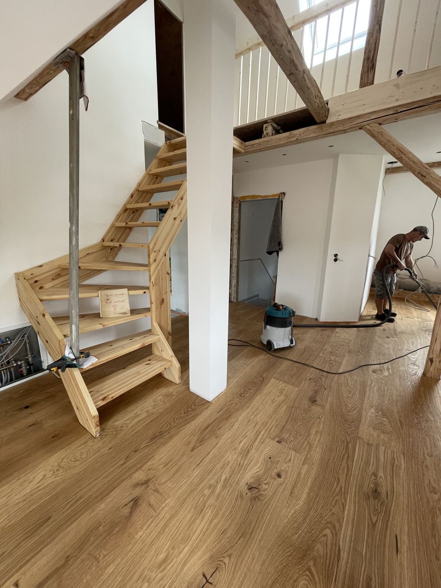 Entkernung und Holzarbeiten Dachgeschoßwohnung – Bild 1